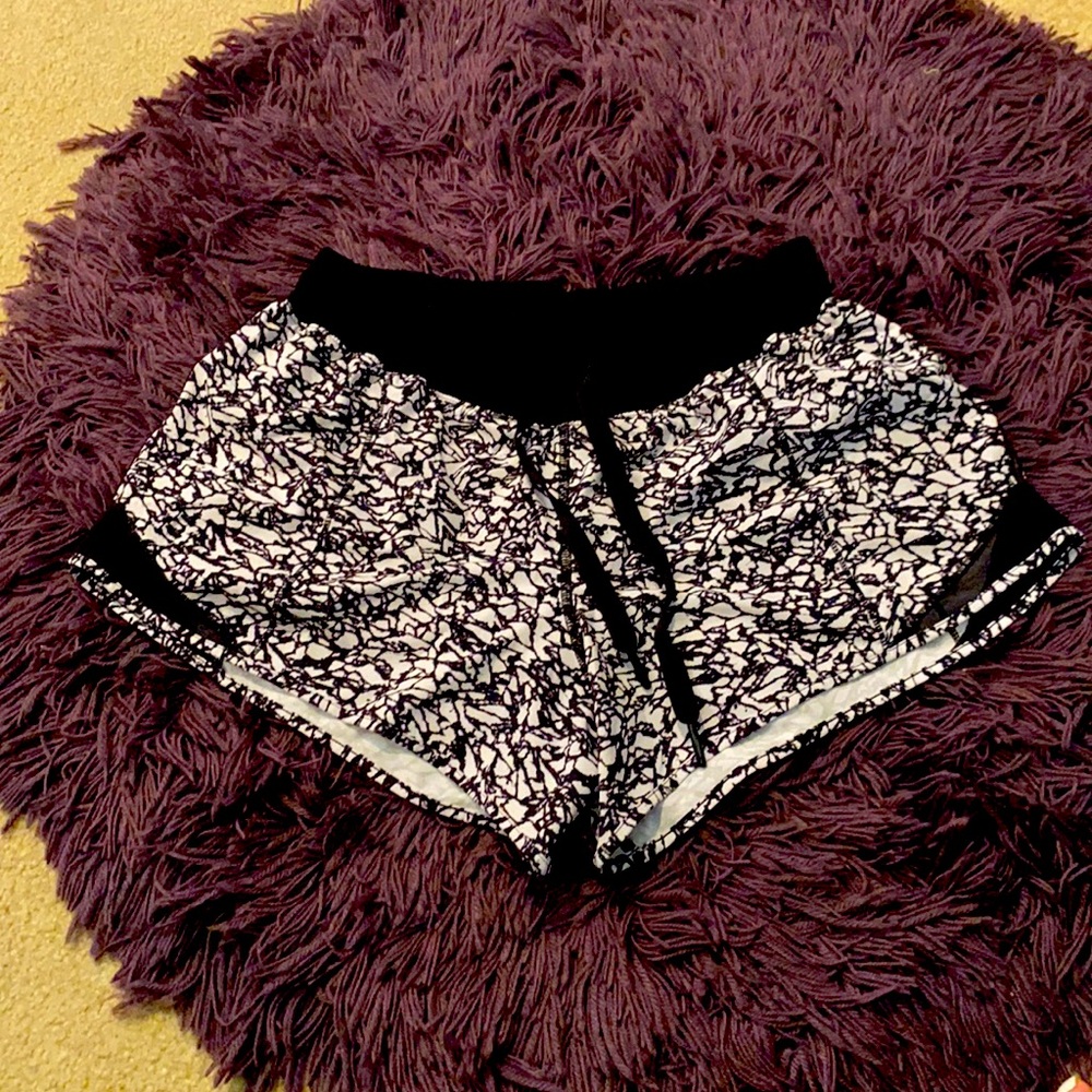 Lululemon black and white hotty hot shorts